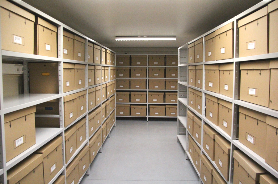 A imagem mostra o uso do Self Storage para guardar documentos e arquivos.